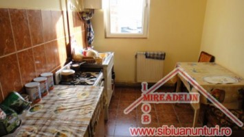 vand-apartament-2-camere-la-mansarda-hipodrom-iii-2