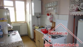 vand-apartament-2-camere-zona-ultracentrala-4