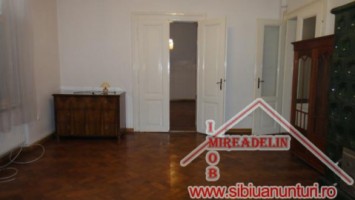 inchiriem-apartament-la-casa-3-camere-zona-centrala