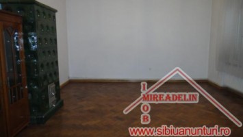 inchiriem-apartament-la-casa-3-camere-zona-centrala-9