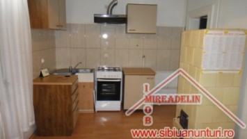 inchiriem-apartament-la-casa-3-camere-zona-centrala-2