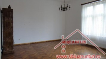 inchiriem-apartament-3-camere-la-casa-zona-centrala-3