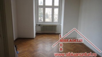 inchiriem-apartament-3-camere-la-casa-zona-centrala-4