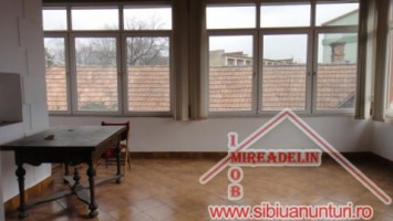 inchiriem-apartament-3-camere-la-casa-zona-centrala-5