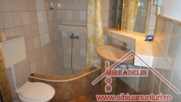 inchiriem-apartament-3-camere-la-casa-zona-centrala-12