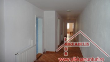 inchiriem-apartament-3-camere-la-casa-zona-c-poplacii-1