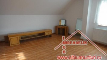 inchiriem-apartament-3-camere-la-casa-zona-c-poplacii-4