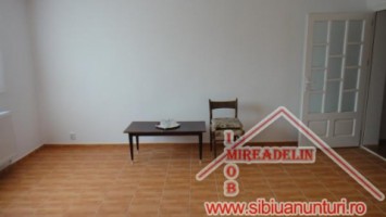 inchiriem-apartament-3-camere-la-casa-zona-c-poplacii-6