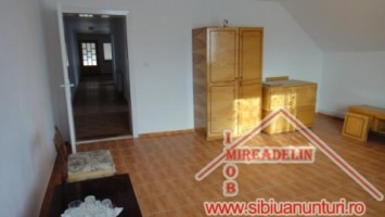 inchiriem-apartament-3-camere-la-casa-zona-c-poplacii-7