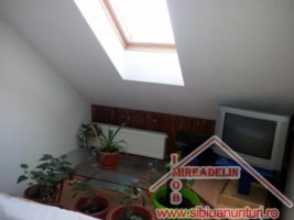 vand-apartament-la-mansarda-pe-2-nivele-terezian-1