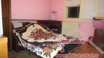 vand-apartament-3-camere-70-mp-zona-vasile-aaron-4