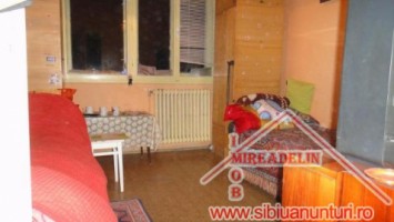 vand-apartament-3-camere-70-mp-zona-vasile-aaron-5