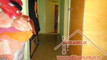 vand-apartament-3-camere-70-mp-zona-vasile-aaron-6