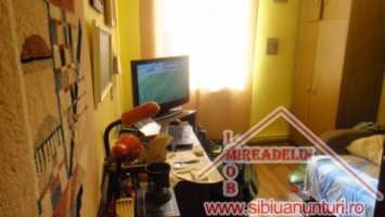 vand-apartament-la-casa-5-camere-zona-str-n-teclu-4