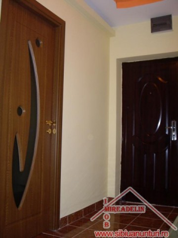 vand-apartament-la-mansarda-2-camere-valea-aurie-10