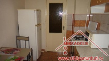 inchiriem-apartament-3-camere-str-plugarilor-1