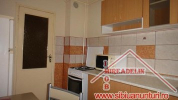 inchiriem-apartament-3-camere-str-plugarilor-2