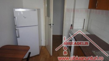 inchiriez-apartament-3-camere-calea-cisnadiei-2