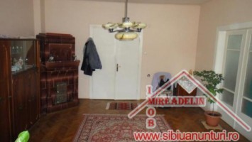 vand-apartament-la-casa-3-camere-zona-orasul-vechi-4