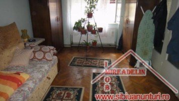 vand-apartament-la-casa-3-camere-zona-orasul-vechi-5