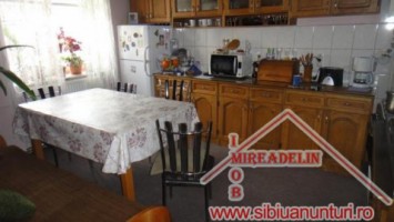 vand-apartament-la-casa-3-camere-zona-orasul-vechi-11