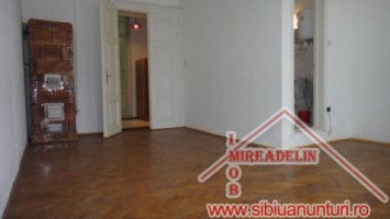 inchiriez-apartament-la-casa-2-camere-a-zona-centrala-1