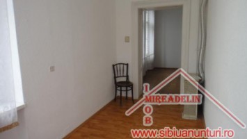 inchiriez-apartament-la-casa-2-camere-a-zona-centrala-3