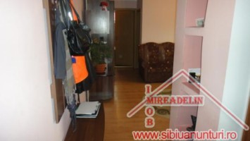 vand-apartament-2-camere-mansarda-vasile-aaron-2