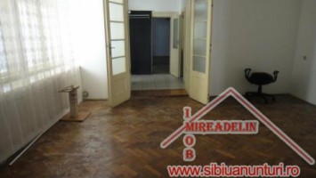 vand-apartament-3-camere-zona-ultracentrala-5