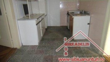 vand-apartament-3-camere-zona-ultracentrala-6