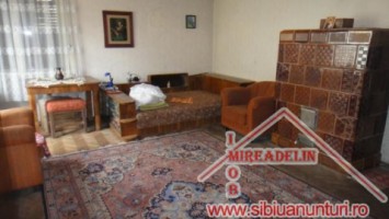 vand-apartament-la-casa-2-camere-zona-centrala-1