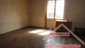 vand-apartament-la-casa-2-camere-zona-centrala-3