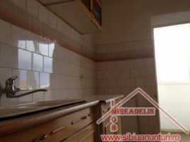 inchiriez-apartament-2-camere-decomandate-vasile-aaron-4