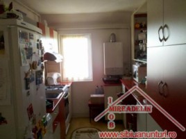 vand-apartament-2-camere-la-mansarda-ciresica-2