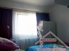 vand-apartament-2-camere-la-mansarda-ciresica-3