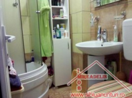 vand-apartament-2-camere-la-mansarda-ciresica-5