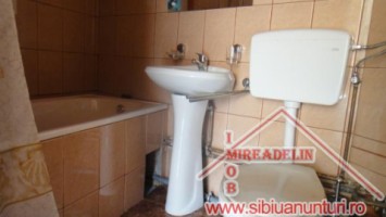 inchiriez-apartament-3-camere-100-mp-central-2