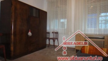 inchiriez-apartament-la-casa-2-camere-zona-ultracentrala-1