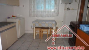 inchiriez-apartament-la-casa-2-camere-zona-ultracentrala-3