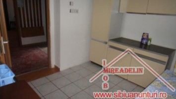 inchiriez-apartament-la-casa-2-camere-zona-ultracentrala-4