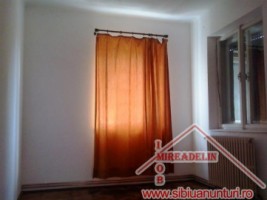 vand-apartament-3-camere-la-casa-stefan-cel-mare-1