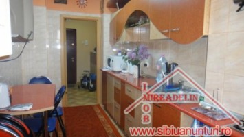 vand-apartament-3-camere-zona-rahova