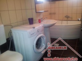 inchiriem-apartament-la-mansarda-cartier-valea-aurie-7