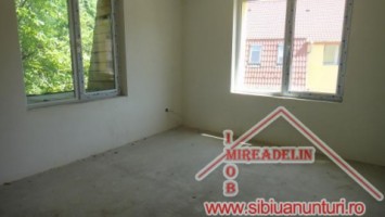 vand-apartament-3-camere-central-2