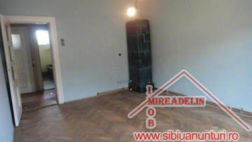 vand-apartament-la-casa-2-camere-orasul-de-jos-2