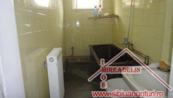 vand-apartament-la-casa-2-camere-orasul-de-jos-5