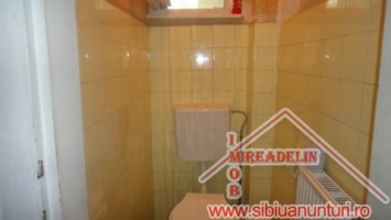 vand-apartament-la-casa-2-camere-orasul-de-jos-6