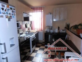 vand-apartament-4-camere-la-mansarda-pe-2-niveluri-zona-mall-1