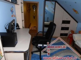 vand-apartament-4-camere-la-mansarda-pe-2-niveluri-zona-mall-13