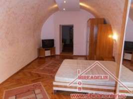 inchiriez-apartament-3-camere-la-casa-ultracentral-1